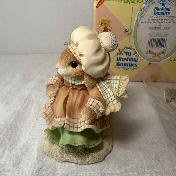 My Blushing Bunnies "The Gift Of Friendship Is Never Far Behind" Figurine#178640 - Picture 3 of 6